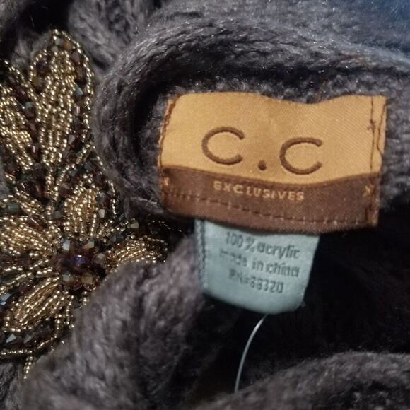 Thick Soft Knit Floral Motif Beaded Flower Applique on Purple Knit Circle Scarf - Picture 4 of 4